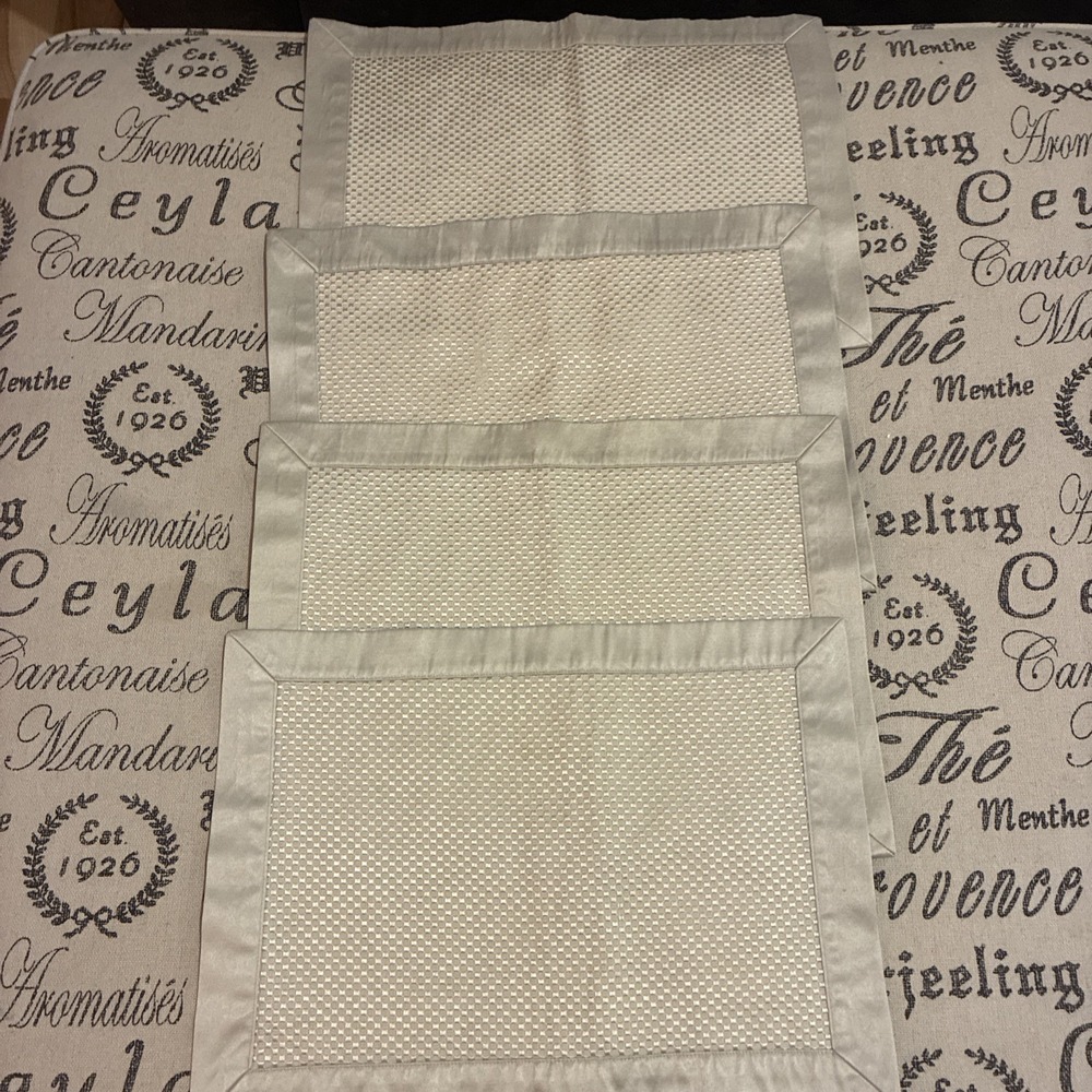 Waterford Crosshaven Cream Colored Placemat Set Of‎ 4